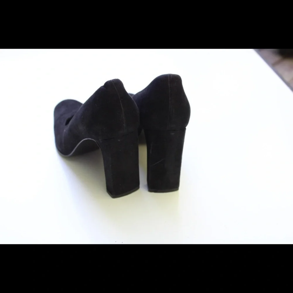 DKNY pumps